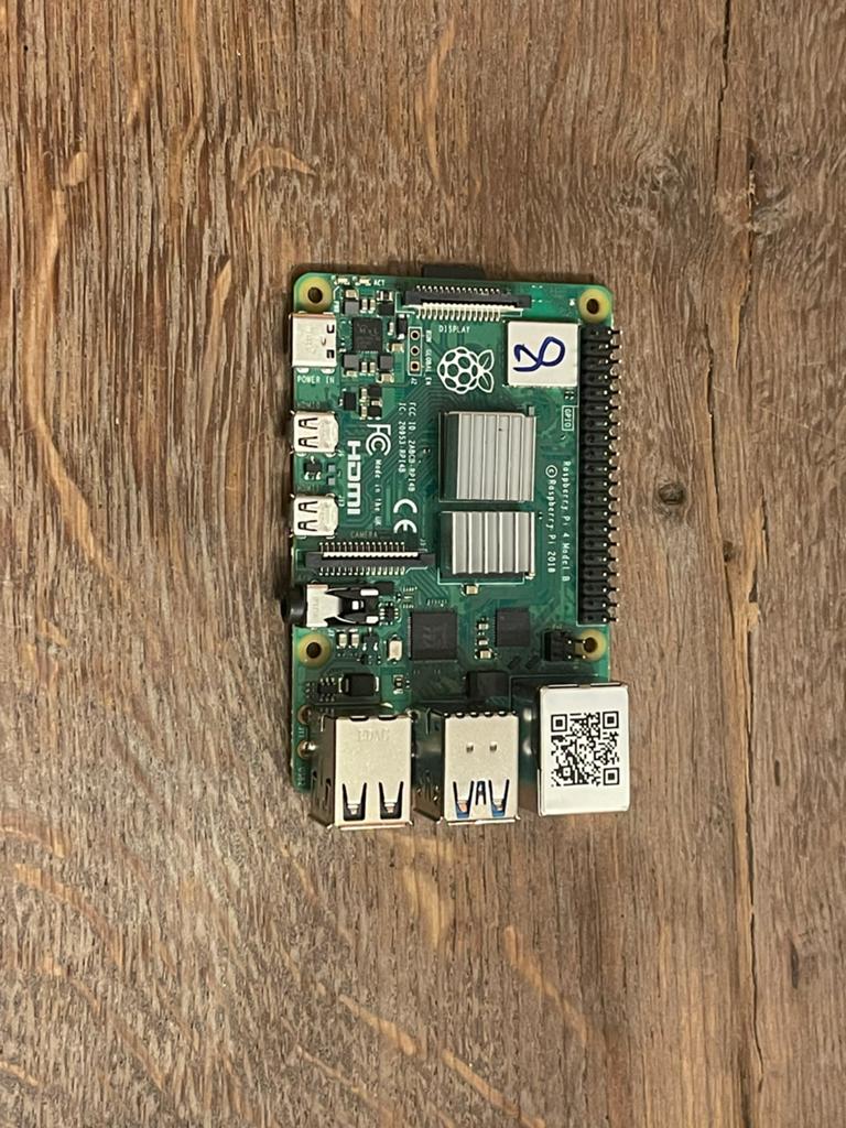 Raspberry Pi 4 8GB model B + heatsink + 64 gb sd, Ophalen of Verzenden, Zo goed als nieuw