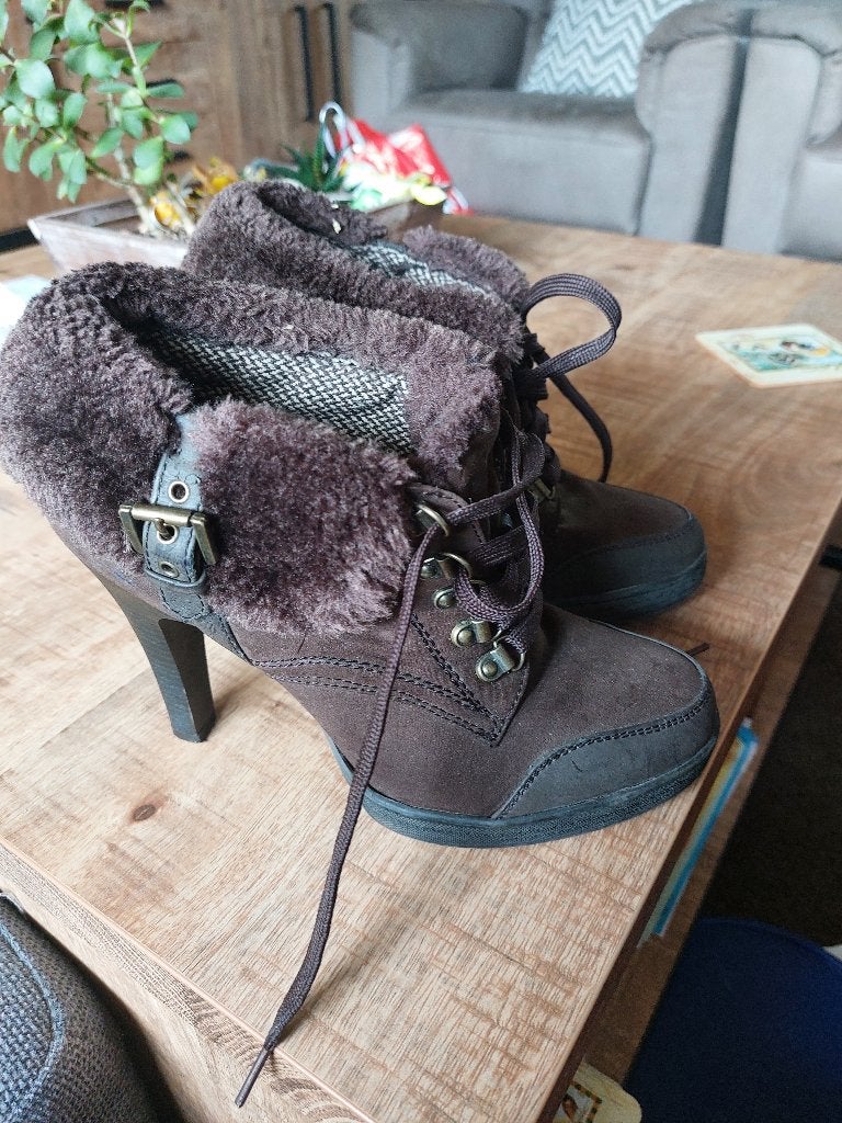 1 paar dames schoen met hoge hak maat 39, Bruin, Ophalen of Verzenden, Zo goed als nieuw, Schoenen met hoge hakken