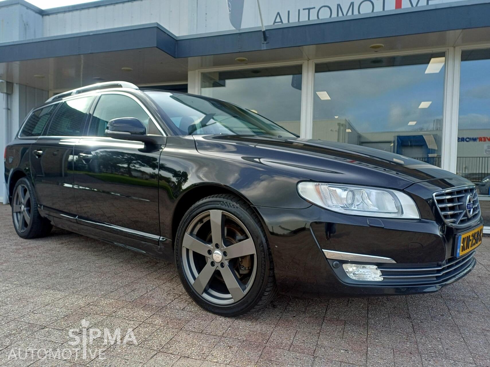 Volvo V70 2.0 D4 Polar+/1eig/BTW/Pano/Leder/Xenon/, Auto's, Zwart, Diesel, 22 km/l, Onderhoudsboekje