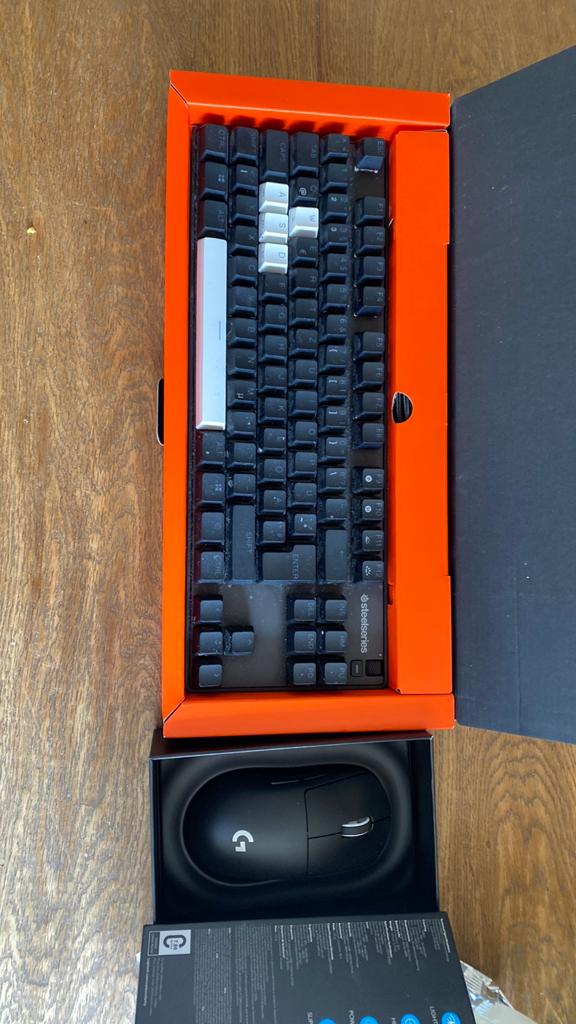 Gaming set: SteelSeries Apex 9 TKL en Logitech G Pro Superli, Rechtshandig, Muis, Gaming muis, Ophalen of Verzenden