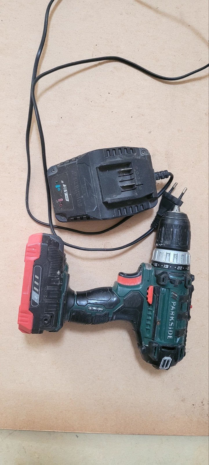 Parkside Accuboormachine met lader en accu, Doe-het-zelf en Verbouw, Ophalen of Verzenden, Gebruikt, Minder dan 400 watt, Boor- en Schroefmachine