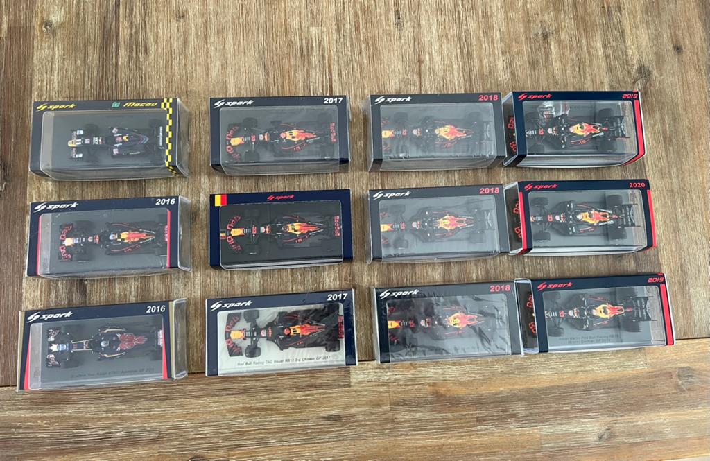 12 x Max Verstappen Spark 1:43 modellen 2014-2020, Hobby en Vrije tijd, Modelauto's | 1:43, Ophalen of Verzenden, Zo goed als nieuw