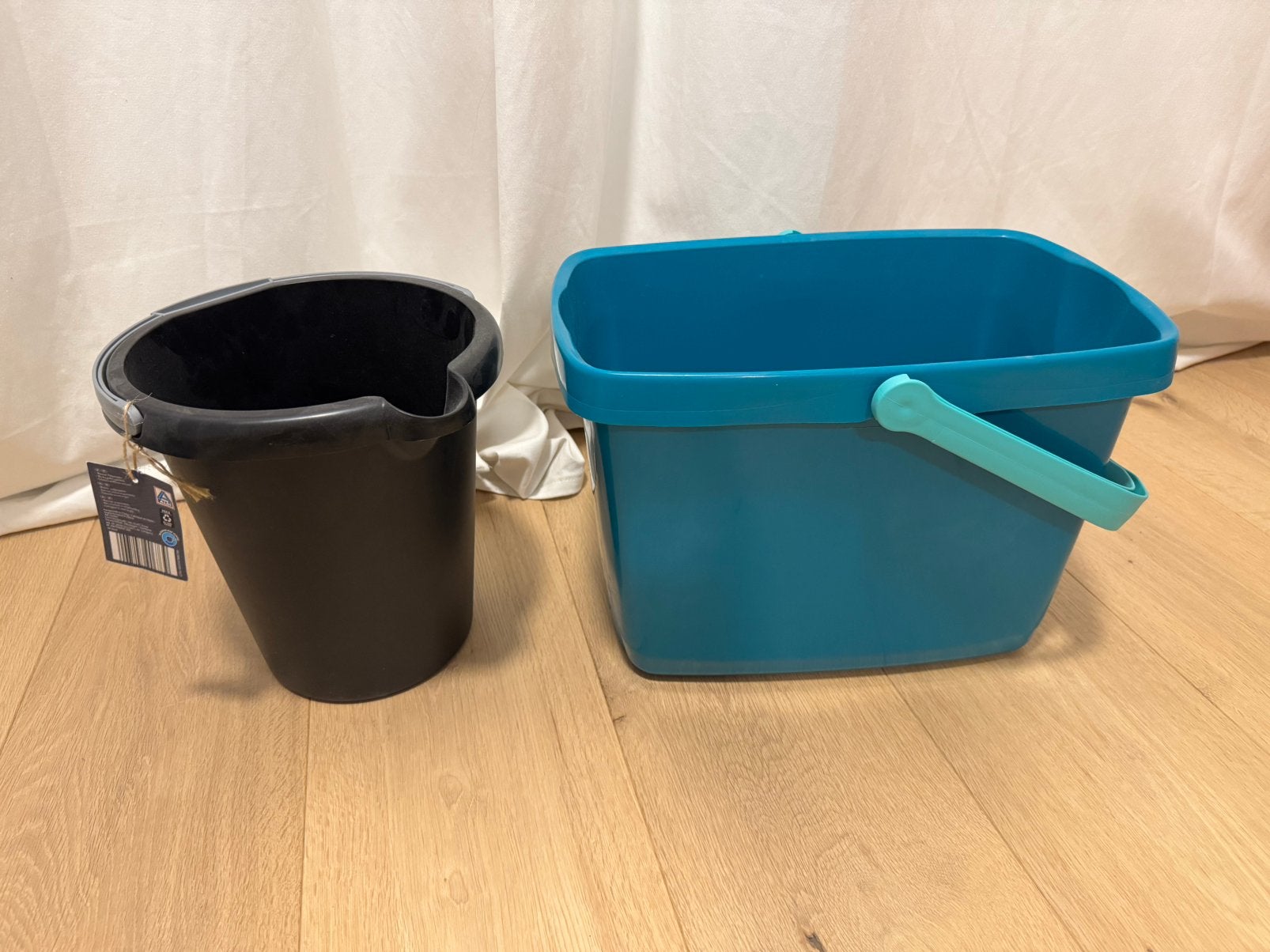 2 emmers / schoonmaakemmers met handvat, Huis en Inrichting, Emmers, Ophalen, Zo goed als nieuw, Kunststof