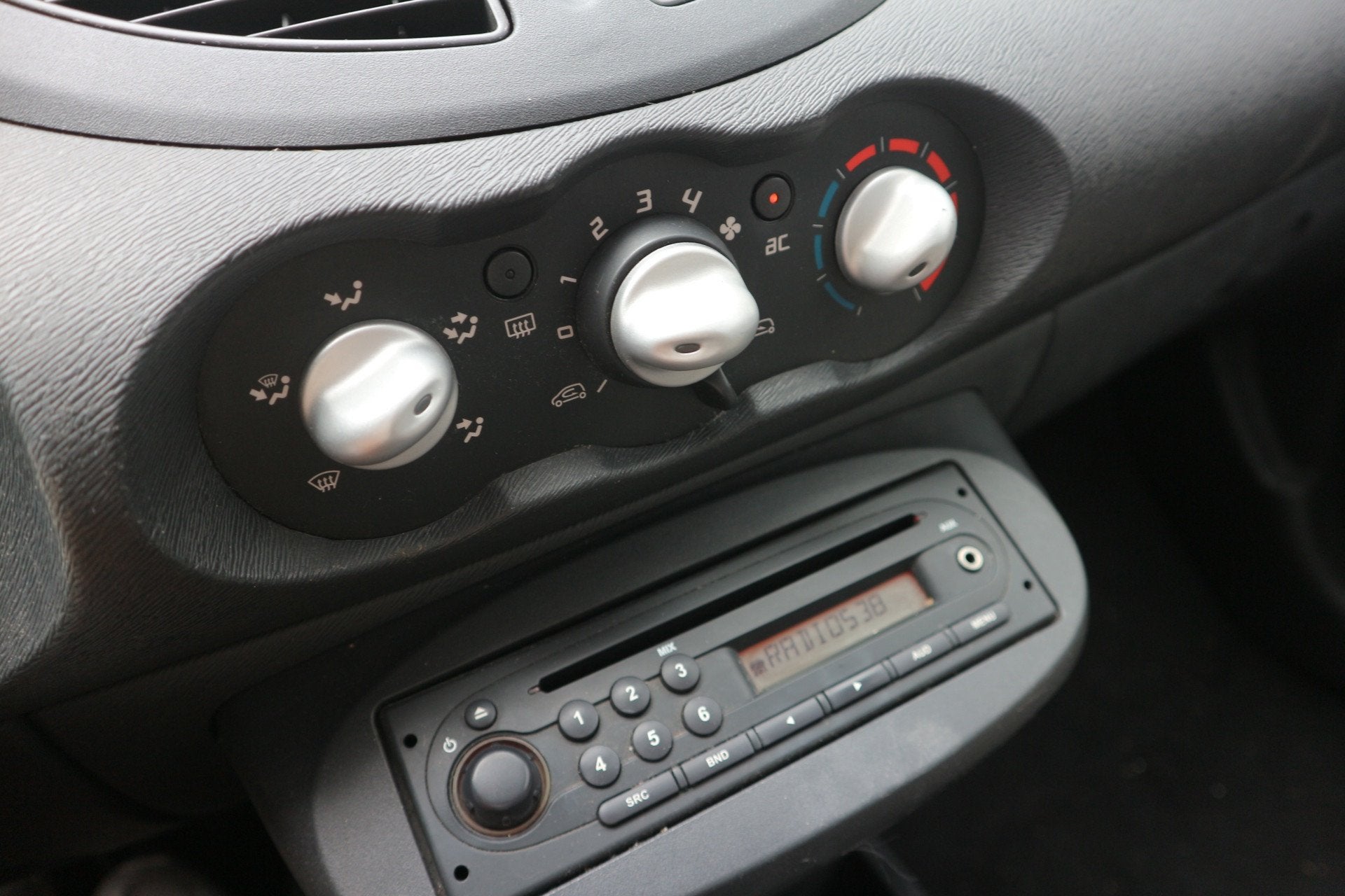 Renault Twingo 1.2-16V Authentique AIRCO / APK 2027, Auto's, 839 kg, Twingo, Gebruikt, 4 stoelen