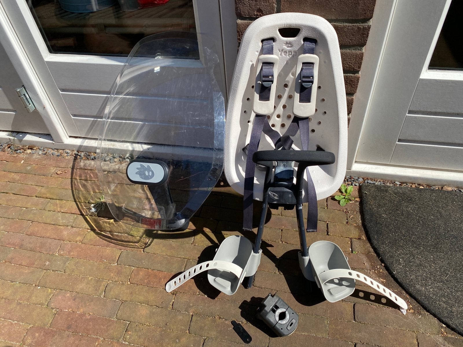 Yepp voorzitje wit met windscherm, Fietsen en Brommers, Fietsaccessoires | Fietsstoeltjes, Ophalen, Gebruikt, Voorzitje