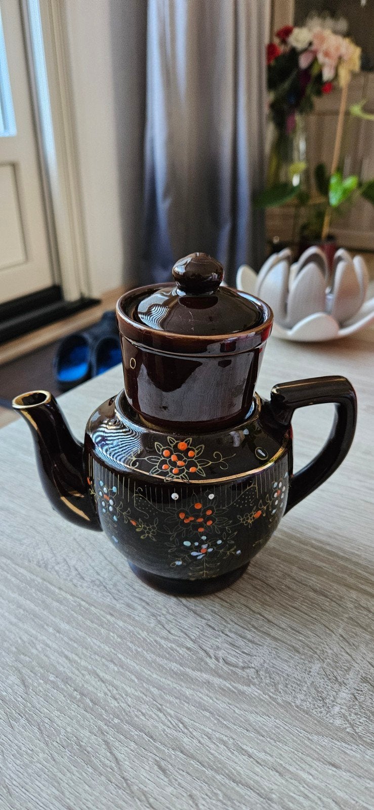 Vintage Bruine Theepot met Zeef en Oosterse Decoratie, Ophalen of Verzenden