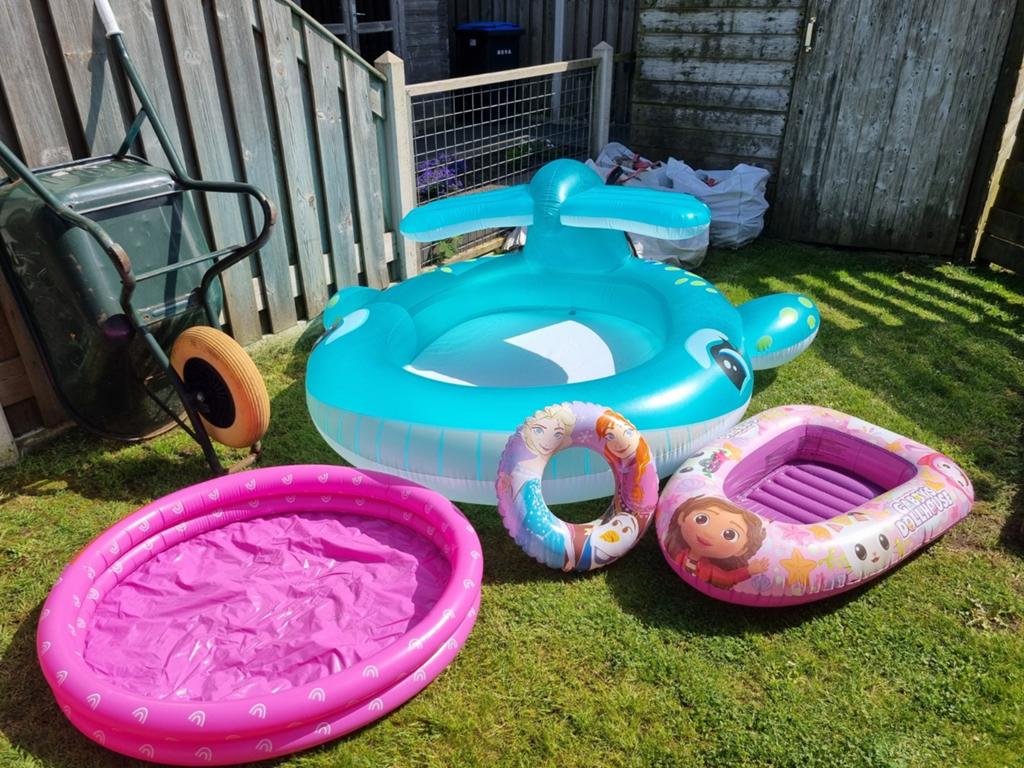 Opblaas speelset: walvis zwembad, bootje, zwemband, mini bad, Ophalen, Gebruikt, 200 tot 300 cm, Opblaaszwembad