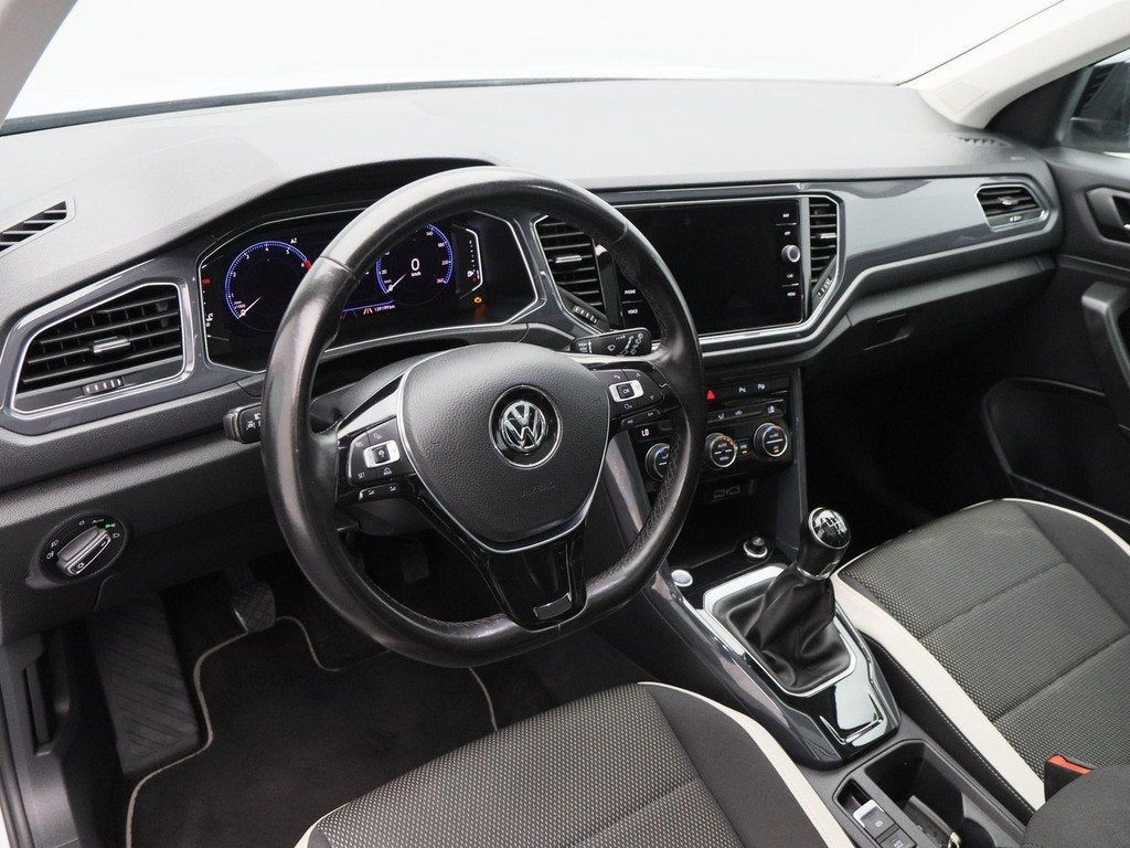 Volkswagen T-Roc 1.5 TSi Sport 150 Pk | Trekhaak | Adaptive, Voorwielaandrijving, Stof, 4 cilinders, 150 pk