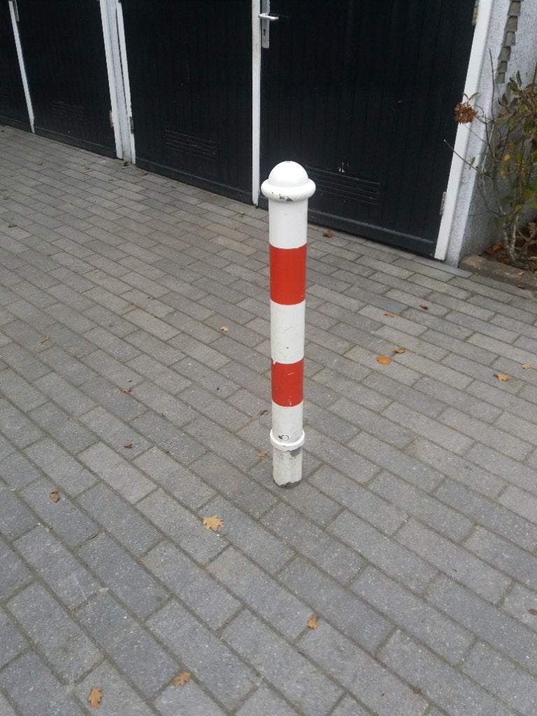 Rood/witte wegmarkeringspaal, Ophalen, Gebruikt