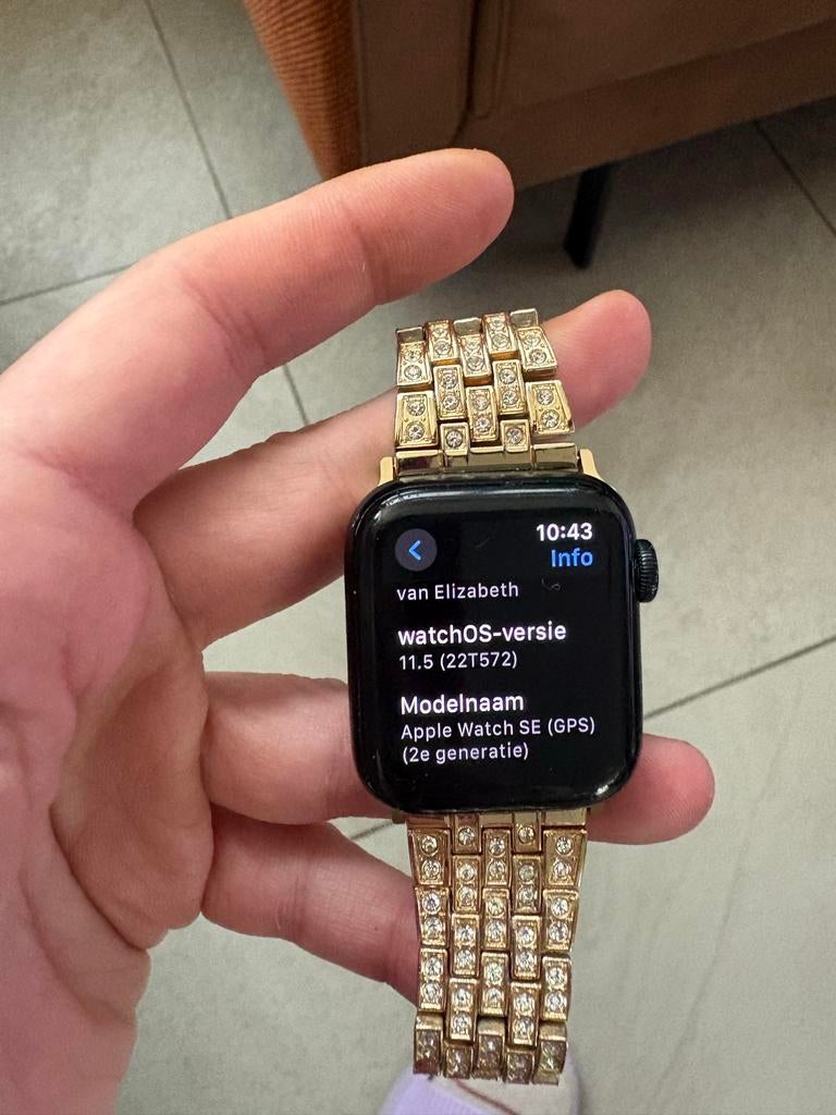 Apple Watch SE (2e generatie) met gouden band, Sieraden, Tassen en Uiterlijk, Smartwatches, Ophalen, Afstand, Zwart, IOS