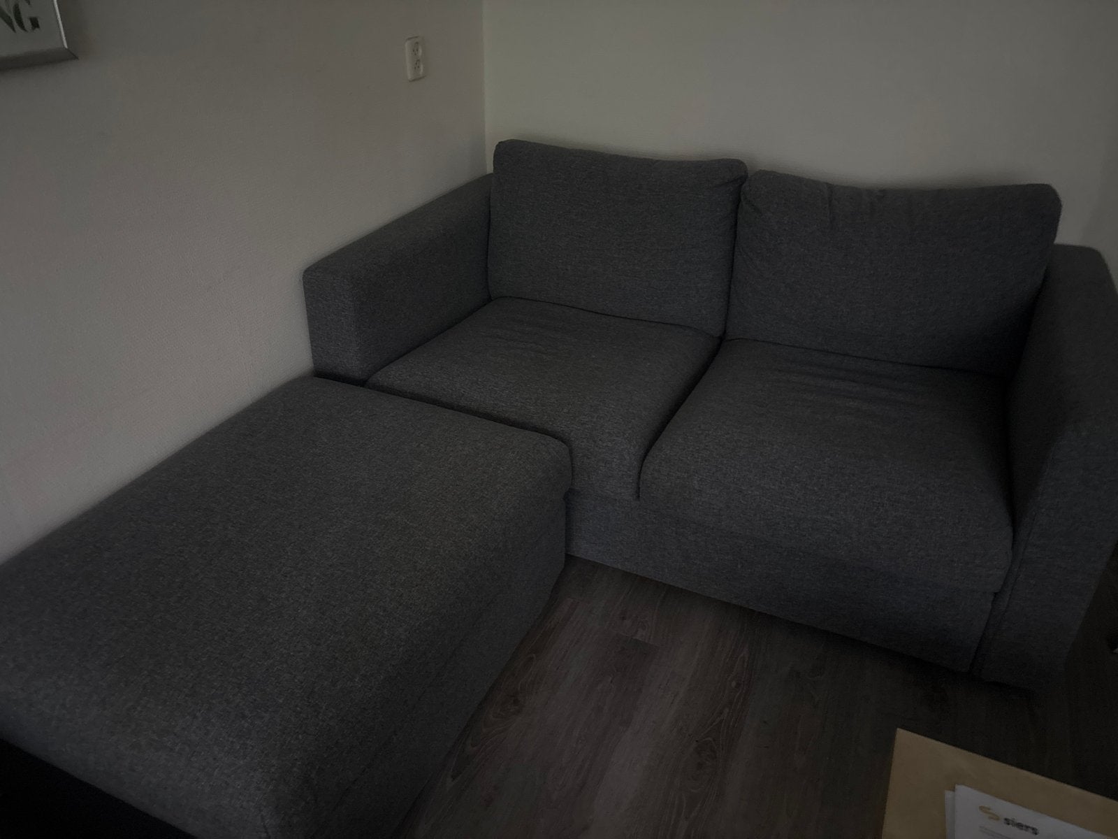 Grijze tweepersoons bank met opbergruimte, Ophalen, 125 tot 150 cm, Tweepersoons, Zo goed als nieuw