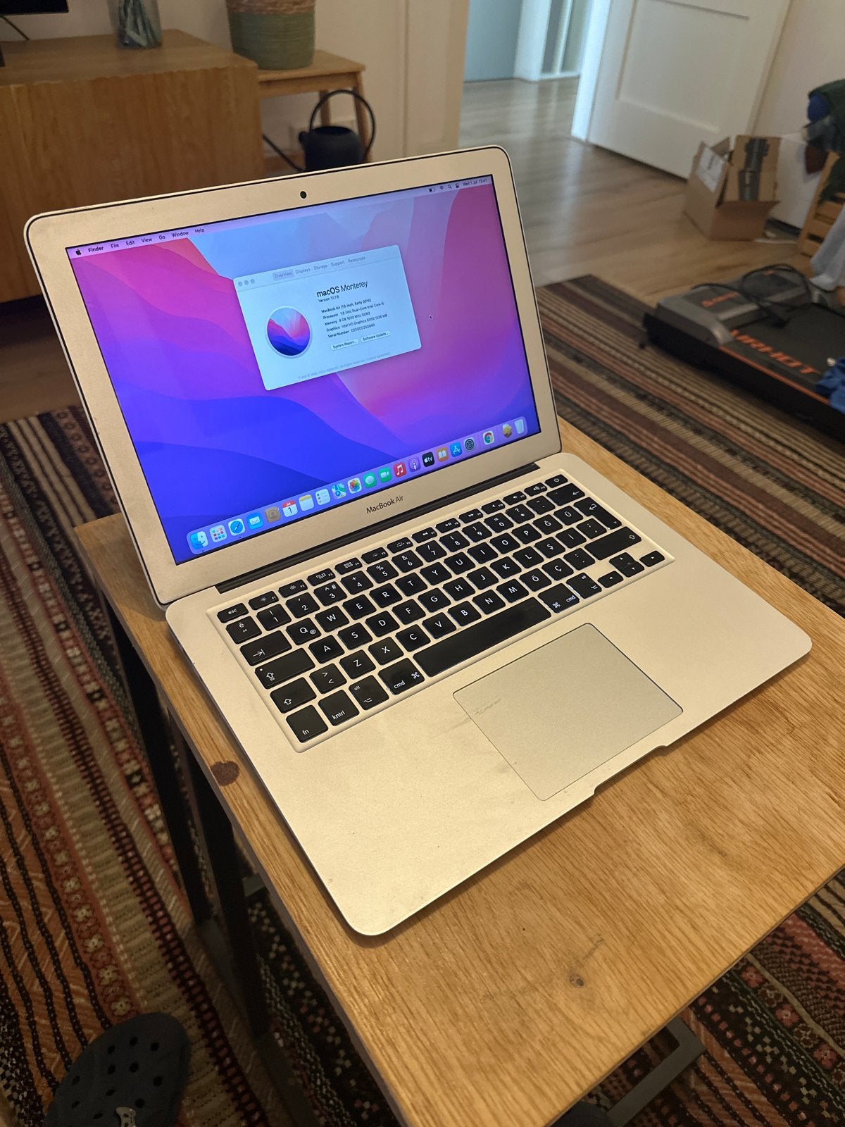 MacBook Air (13-inch, Early 2015) Turks KB - Model A1466, Computers en Software, Gebruikt, Qwerty, 13 inch, Minder dan 2 Ghz