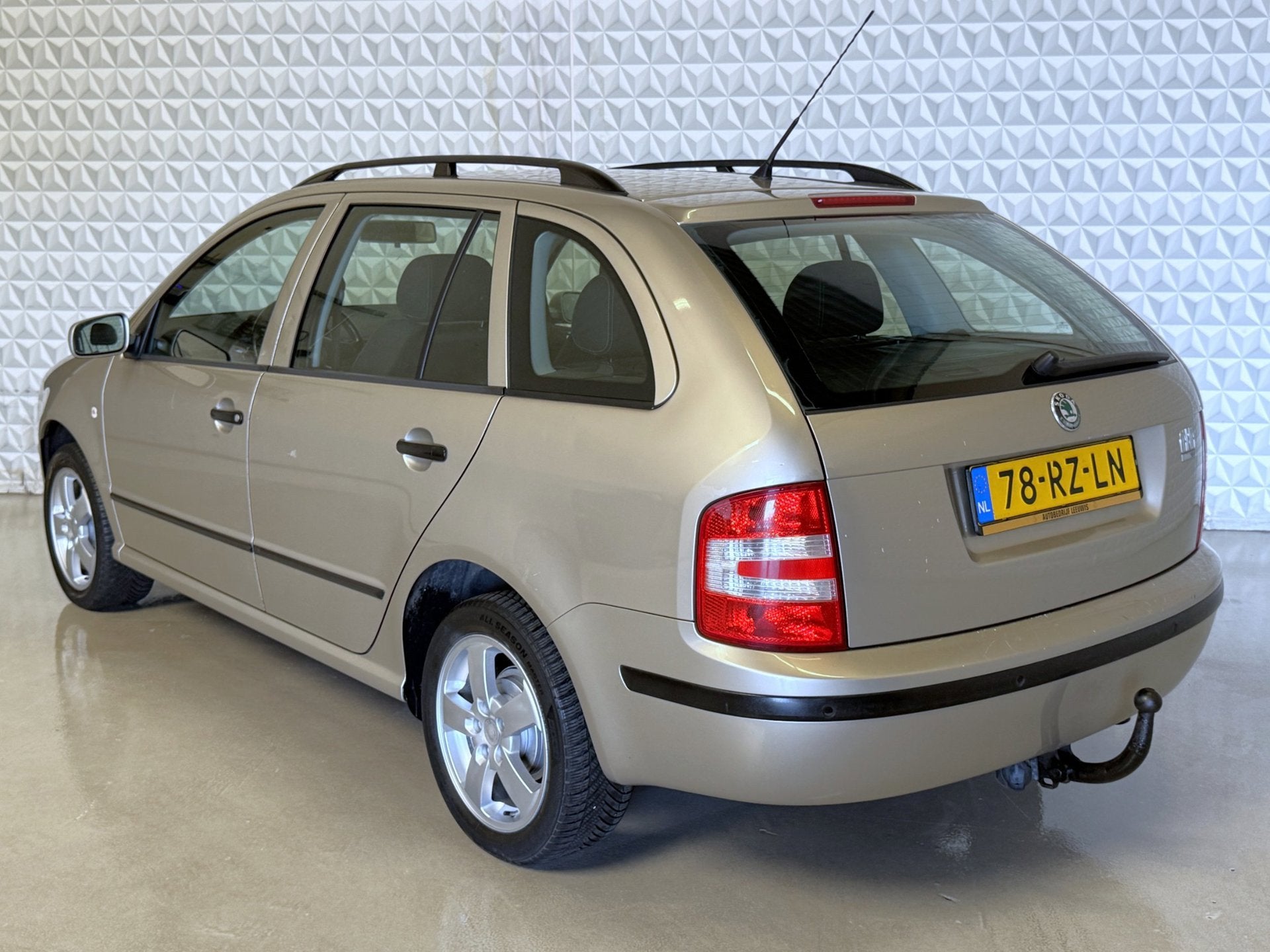 Skoda Fabia Combi 1.4-16V Elegance Airco/Cruise/TREKHAAK (20, Auto's, Skoda, Voorwielaandrijving, Gebruikt, 4 cilinders, 1070 kg