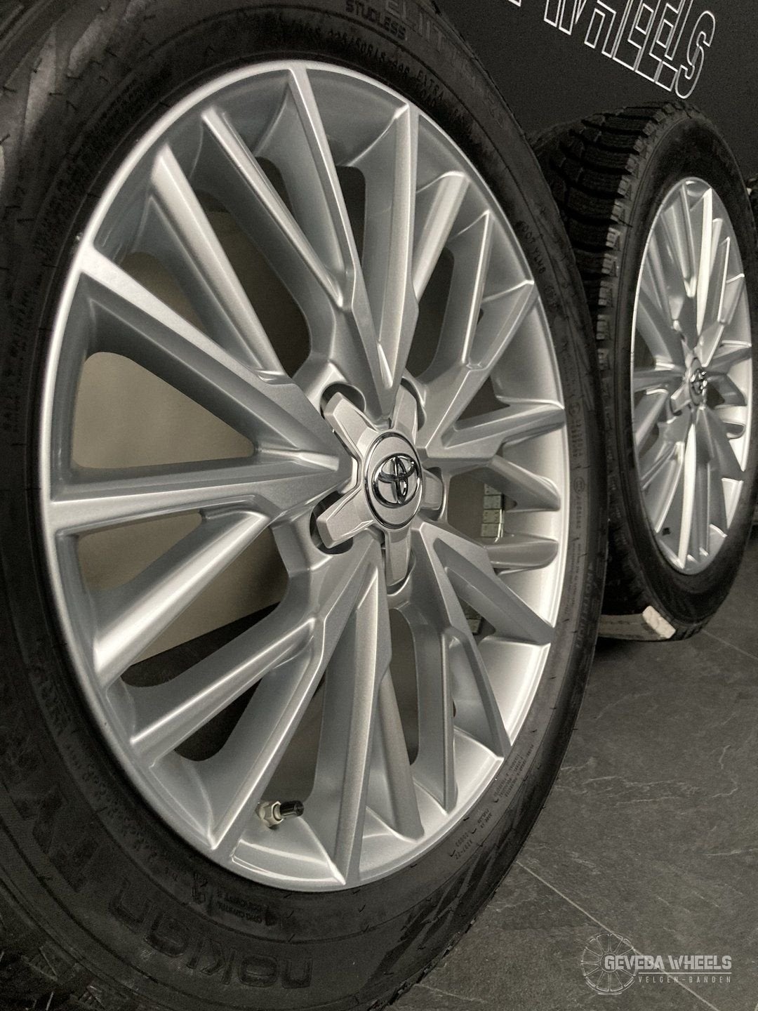 18” originele Toyota Corolla Cross velgen + winterbanden, Auto-onderdelen, Banden en Velgen, 18 inch, Gebruikt, -, -
