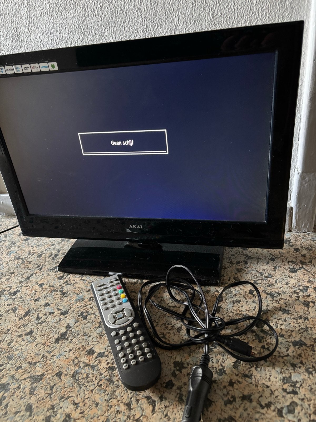 Akai TV met ingebouwde DVD-speler en afstandsbediening, Ophalen, Gebruikt, 50 Hz, Minder dan 40 cm