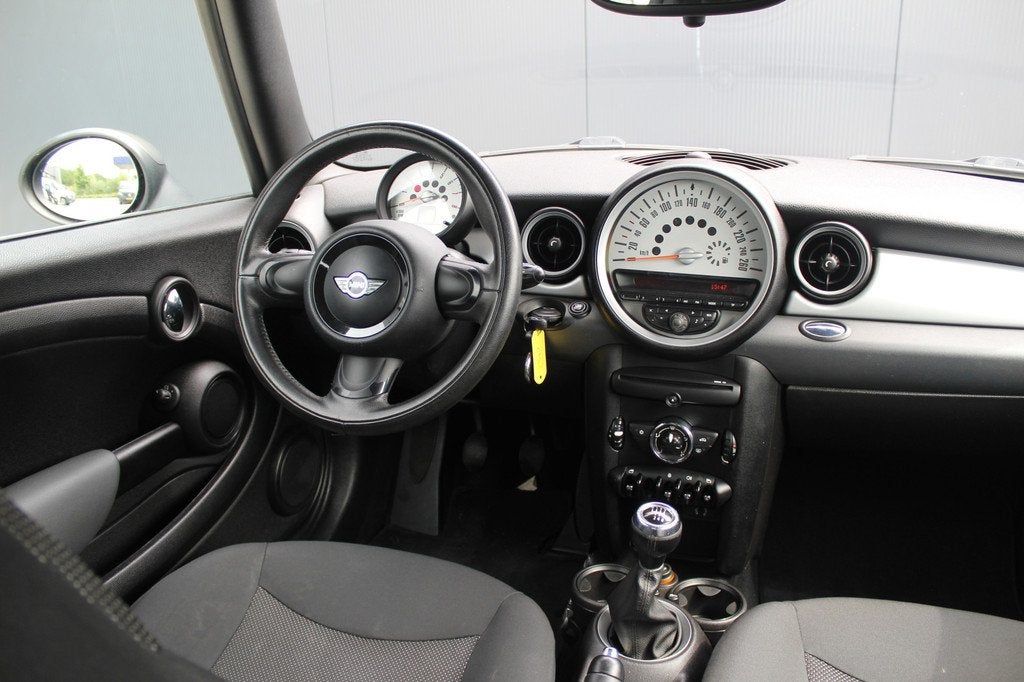MINI Mini 1.6 One Red Hot | Airco | Sport stand | Radio | El, Euro 5, Stof, Zwart, 4 stoelen