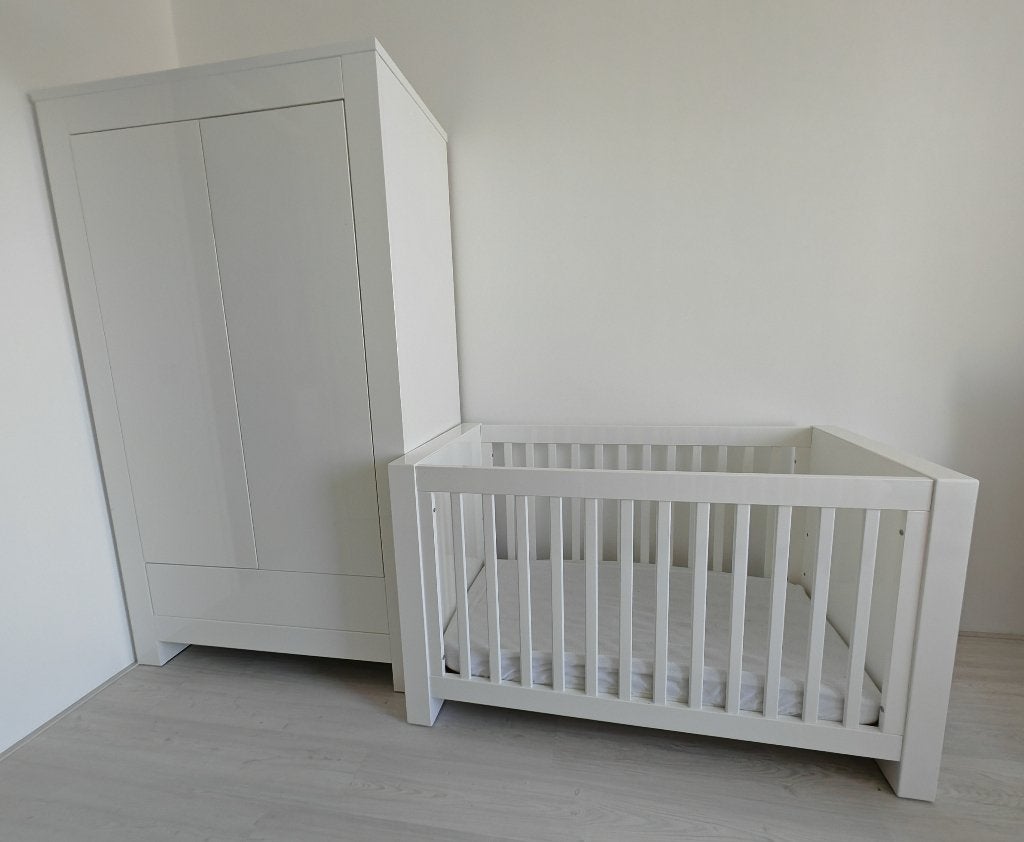 Kinderkamer Alaska Complete Set – Ledikant, Commode en Kast, Ophalen, Zo goed als nieuw, Jongetje of Meisje