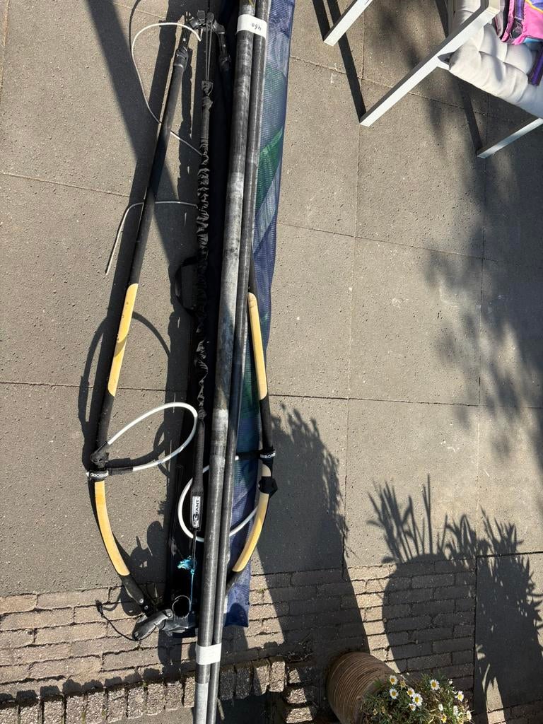 7.0 meter neil pride surfzeil met mast en giek, Watersport en Boten, Windsurfen, 7 m² of meer, Ophalen of Verzenden, Zeil, Gebruikt
