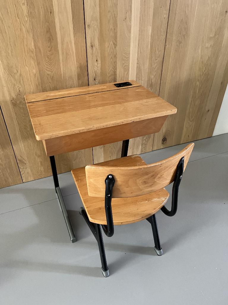 Lessenaar met stoel - voor kinderen, Ophalen, Gebruikt, Tafel(s) en Stoel(en)