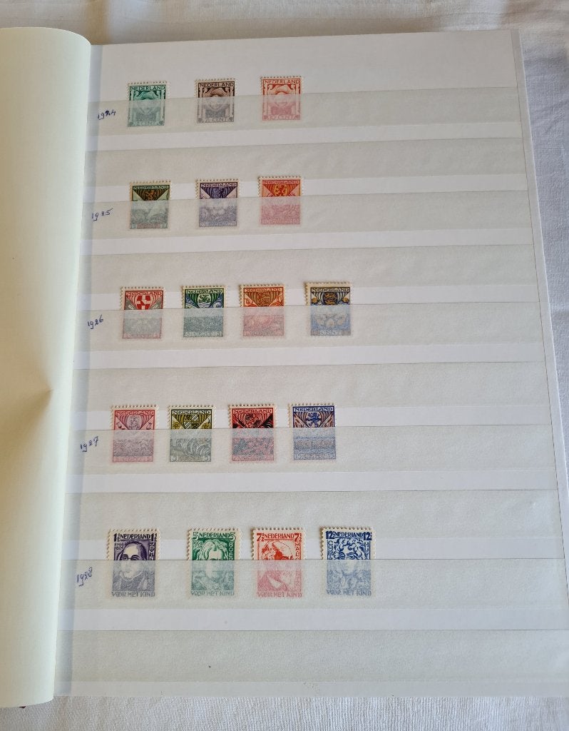 Kinderzegels Complete Serie  vanaf 1924 t/m 2025, Ophalen of Verzenden, Na 1940, Postfris