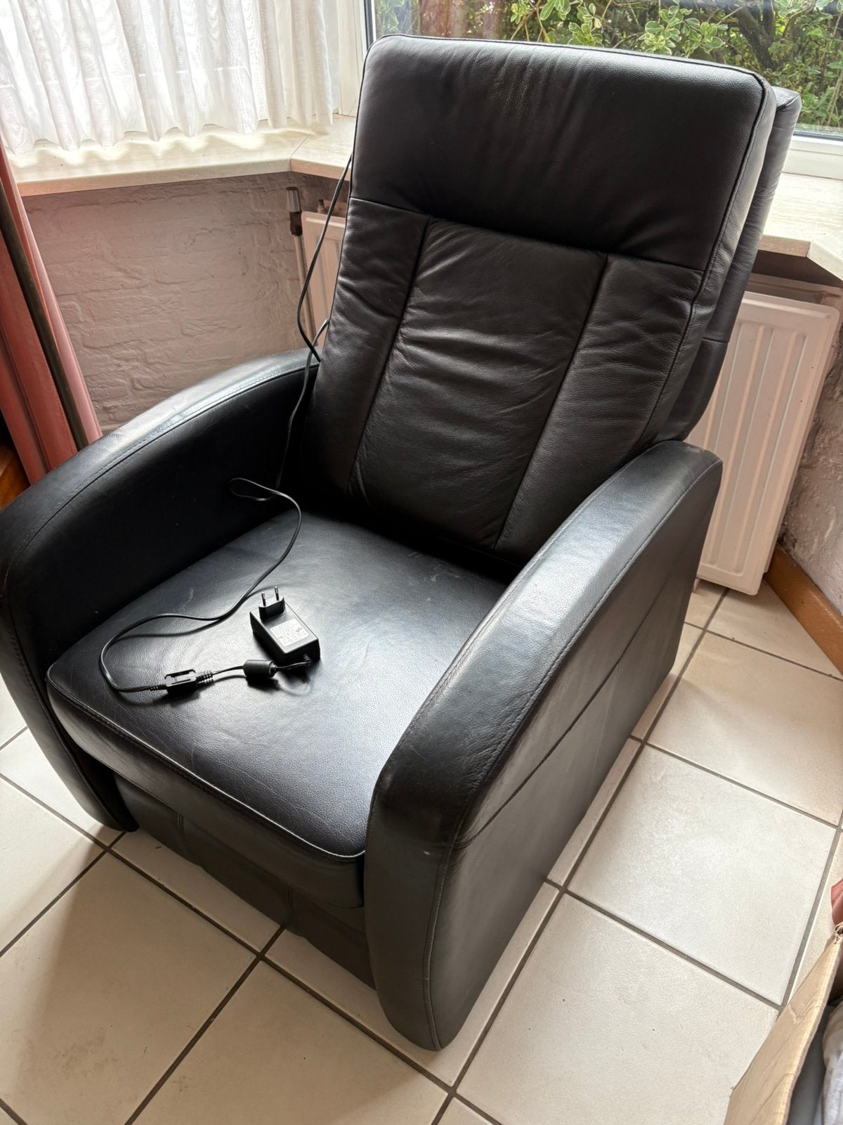 Zwarte leren fauteuil OPHALEN DEN HELDER, Ophalen, Zo goed als nieuw, 75 tot 100 cm, 50 tot 75 cm