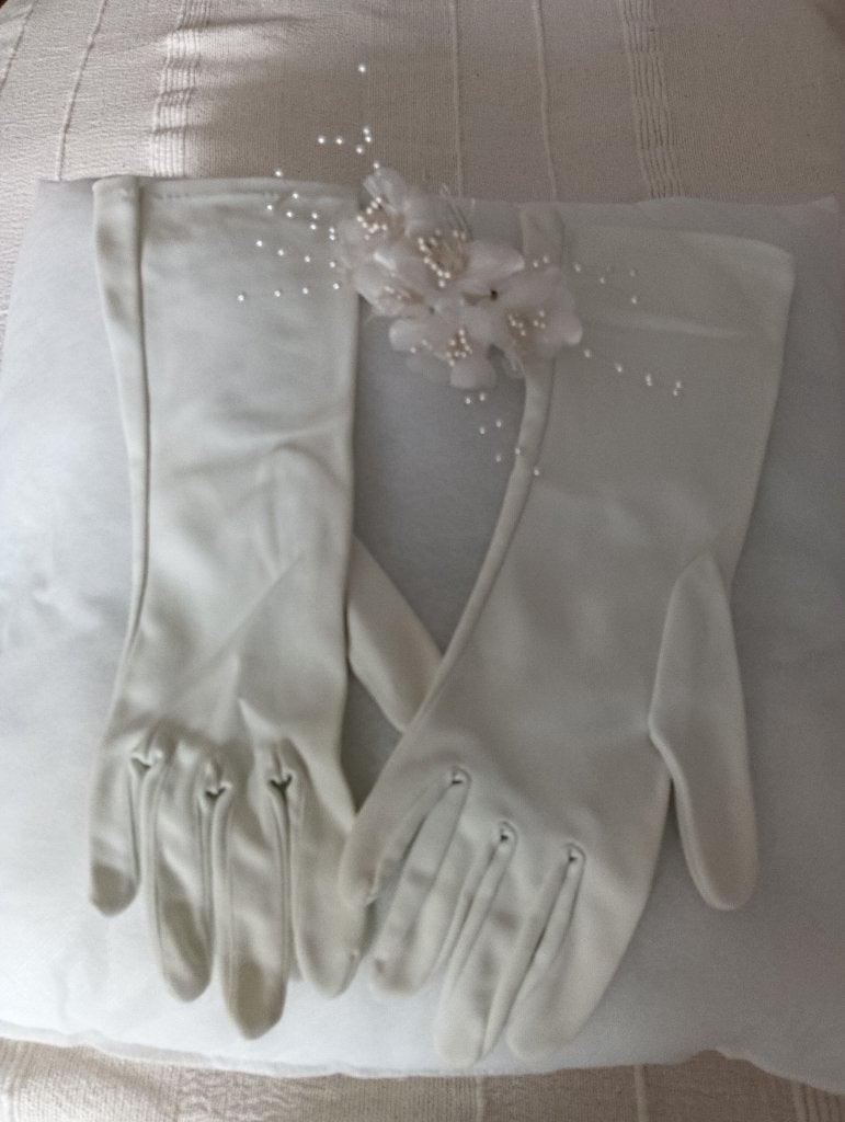 satijnen handschoenen en kleine corsage, Overige typen, Wit, Ophalen of Verzenden, Zo goed als nieuw