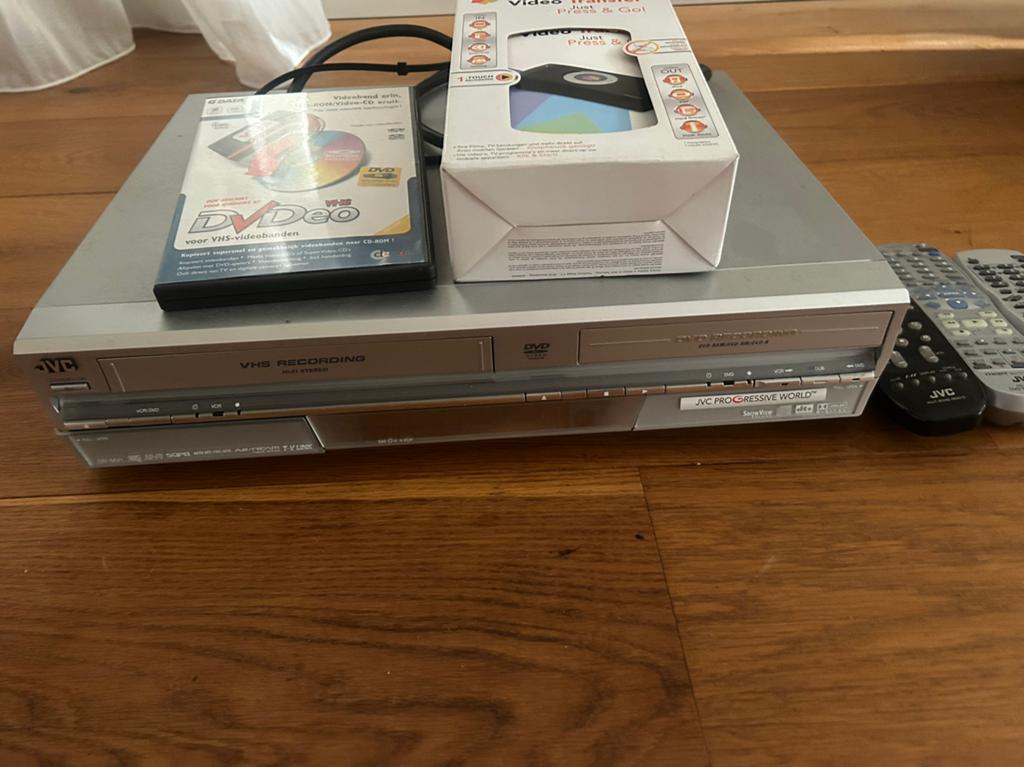 Jvc vhs recorder/ dvd recorder + van video naar dvd convert, Ophalen