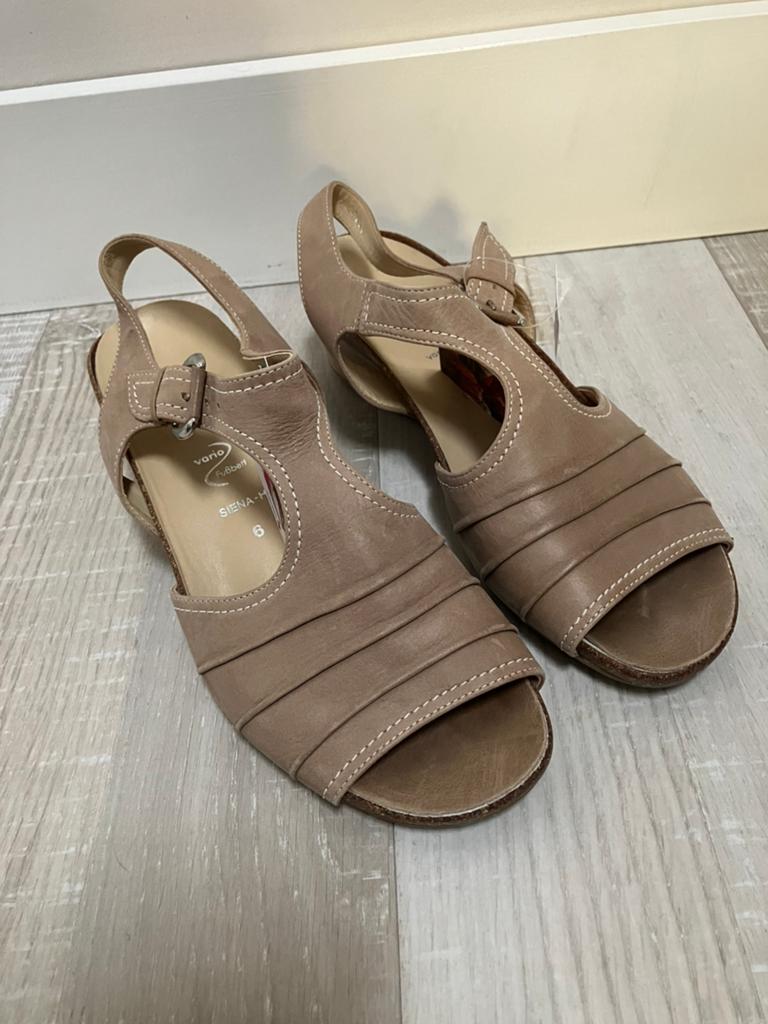 Hassia beige leren sandalen maat 6H izgst, Beige, Zo goed als nieuw, Sandalen of Muiltjes, Ophalen of Verzenden