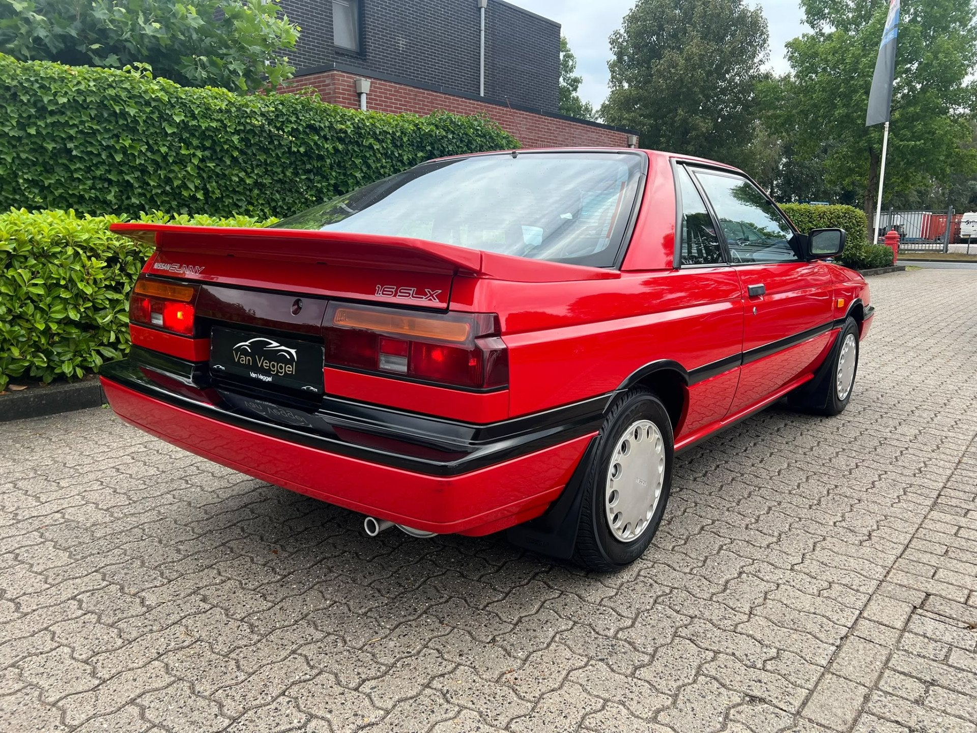 Nissan Sunny 1.6 SLX nieuwstaat, (bj 1990), Auto's, Oldtimers, Voorwielaandrijving, Stof, Bedrijf, Handgeschakeld