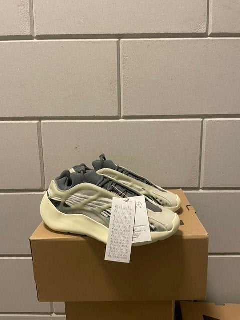 Adidas Yeezy 700 V3 Fade Salt - Maat 40 - Nieuw, Overige kleuren, Nieuw, Ophalen of Verzenden, Sneakers of Gympen