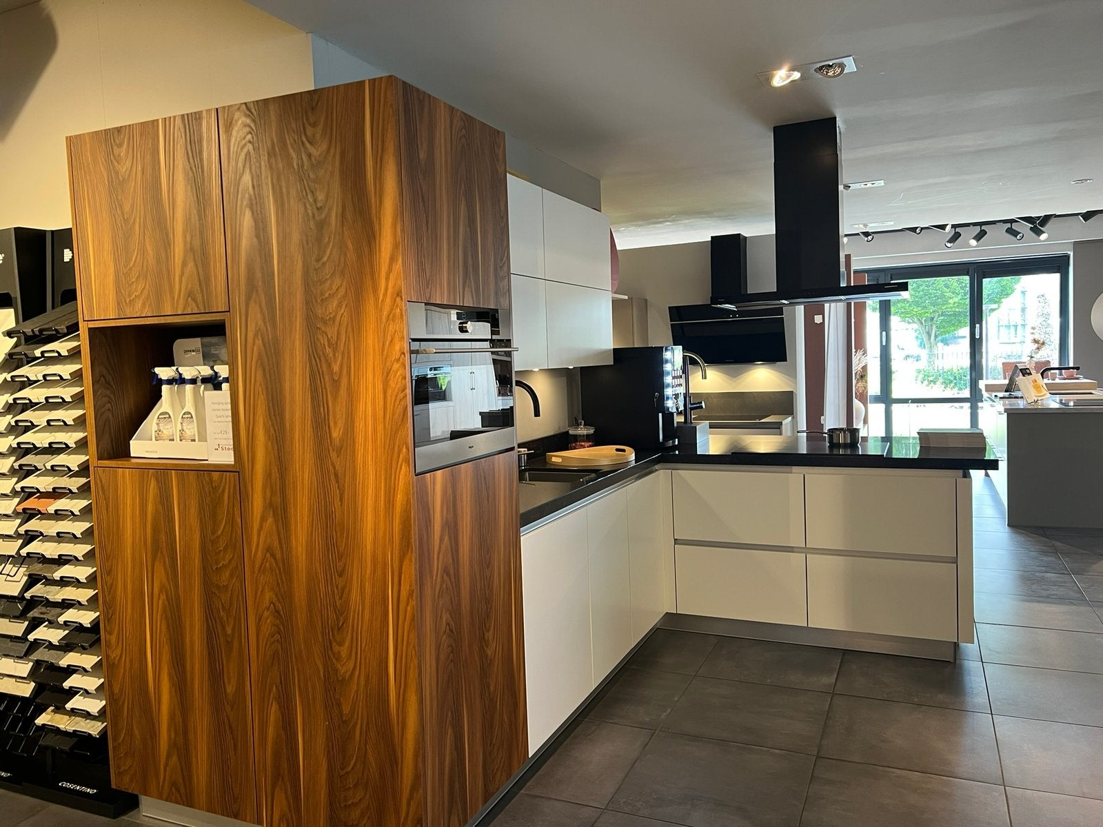 Luxe Showroom keuken zeer scherp afgeprijsf, Ophalen, Zo goed als nieuw