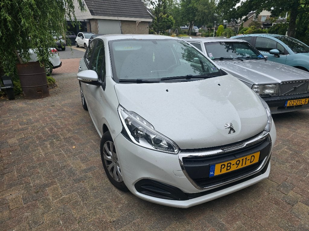 Peugeot 208, 1.2 VTI 60KW/82PK 5-D, Voorwielaandrijving, Stof, Zwart, 82 pk