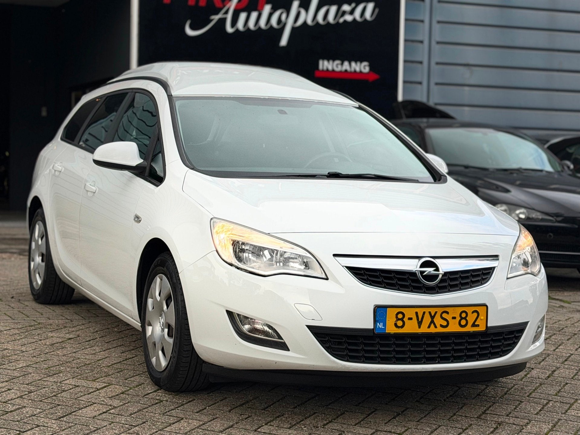 Opel Astra Sports Tourer 1.3 CDTi Edition BEDRIJFSWAGEN NAVI, Voorwielaandrijving, Euro 5, Gebruikt, Zwart