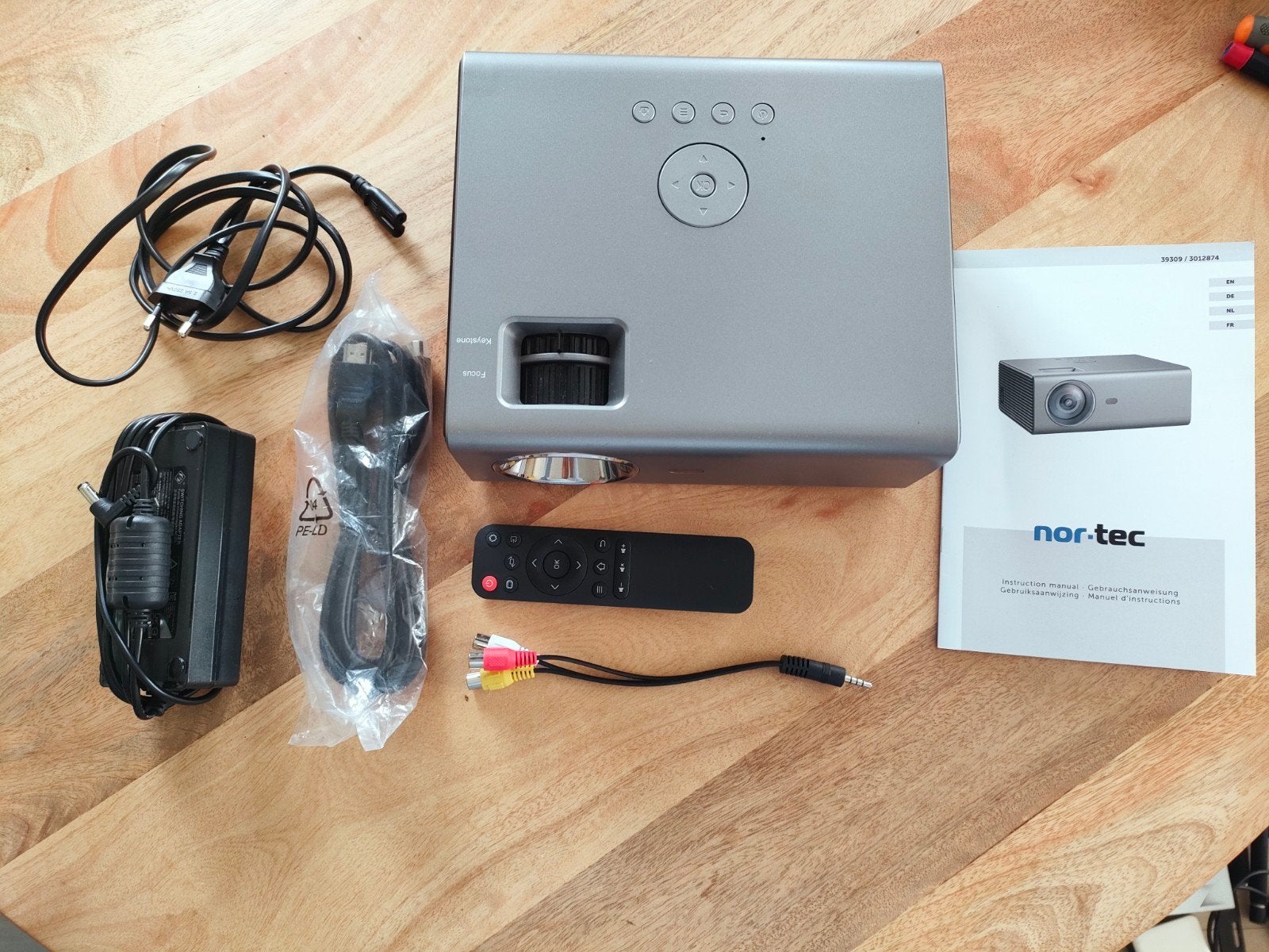 Nor-tec LCD Projector - Zo goed als nieuw, Ophalen of Verzenden, Zo goed als nieuw, LCD, Full HD (1080)