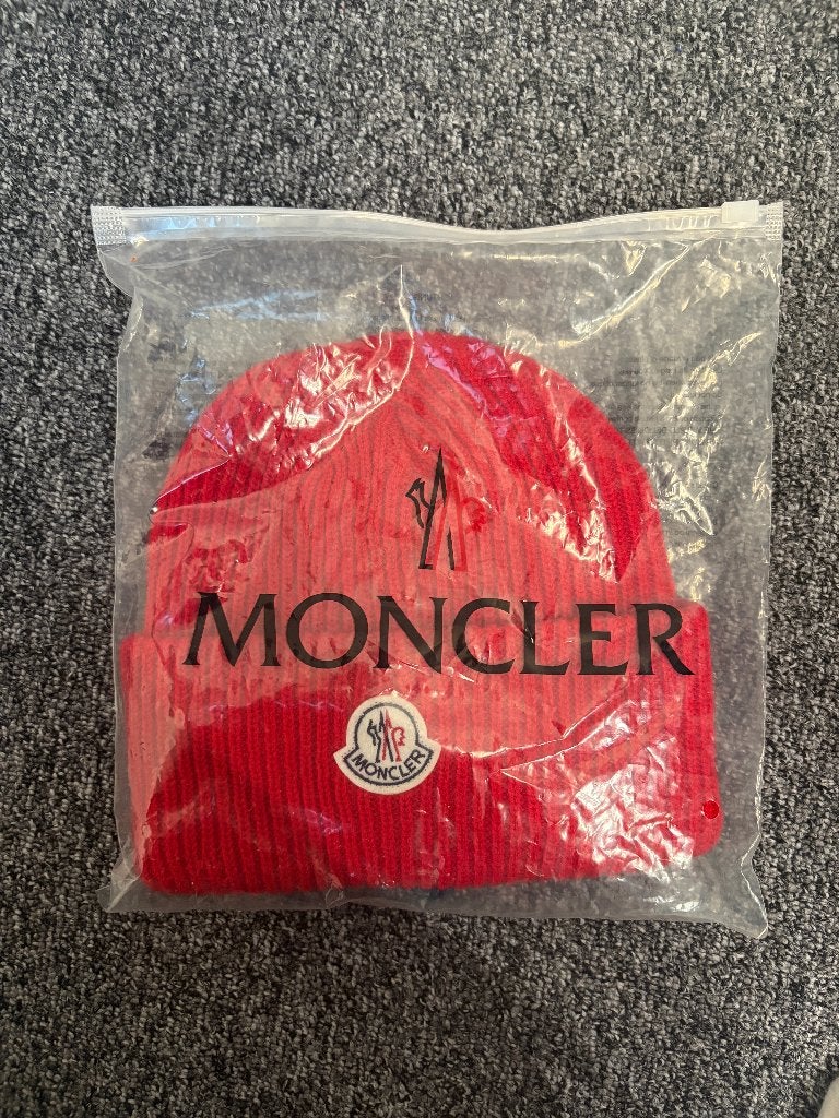 Moncler muts rood nieuw, Moncler, Nieuw, Overige maten, Ophalen of Verzenden