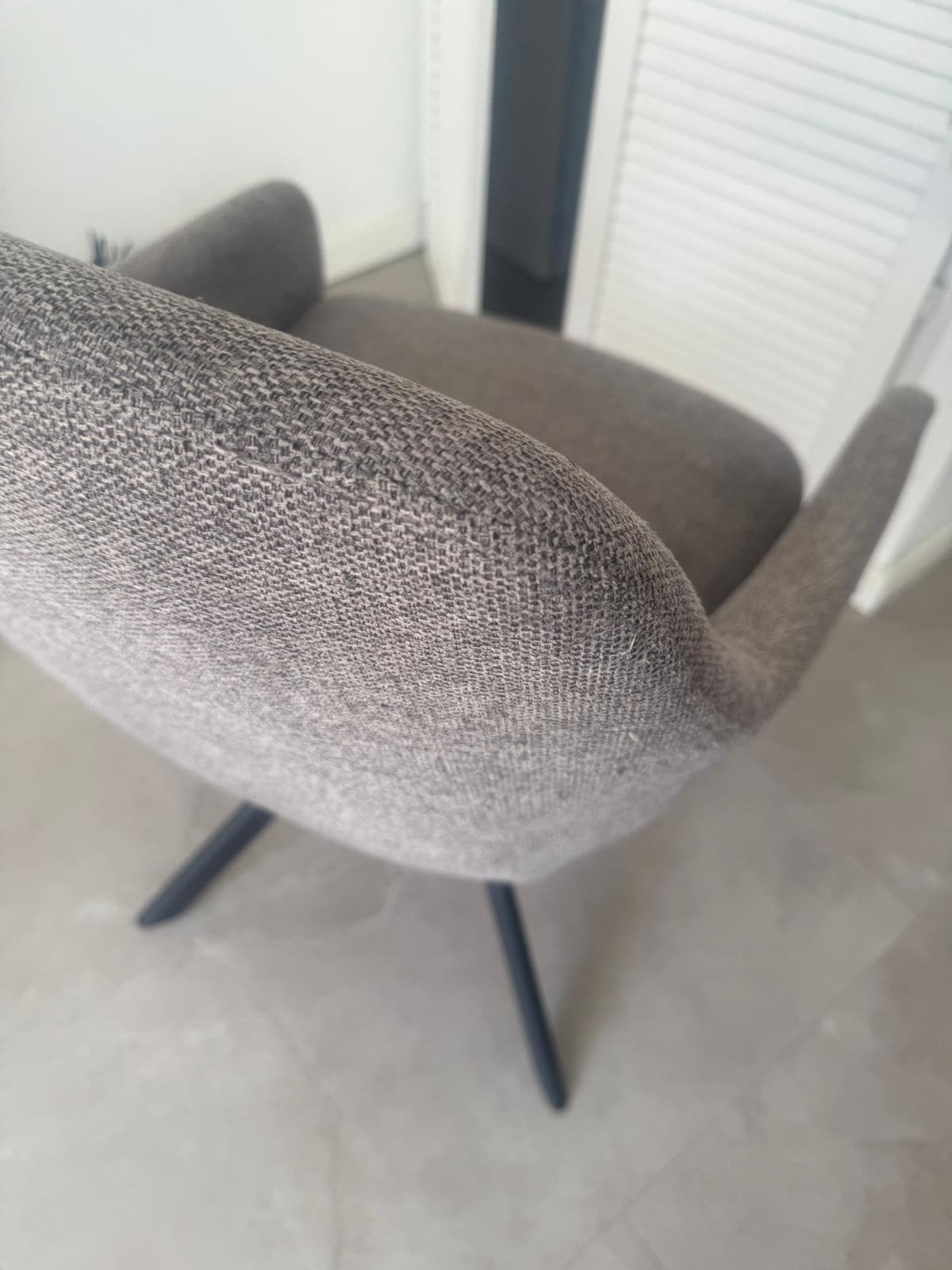 Eetkamerset: 2 Tafels & 8 Stoelen (4x wit, 4x grijsbruin), Huis en Inrichting, Ophalen of Verzenden, Gebruikt, Vijf personen of meer