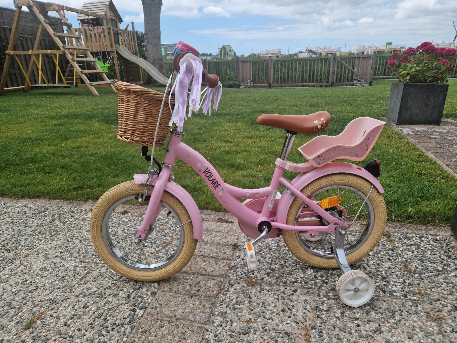 Roze Volare kinderfiets 14 inch met zijwieltjes en mandje, Fietsen en Brommers, Fietsen | Kinderfietsjes, Ophalen, Zijwieltjes