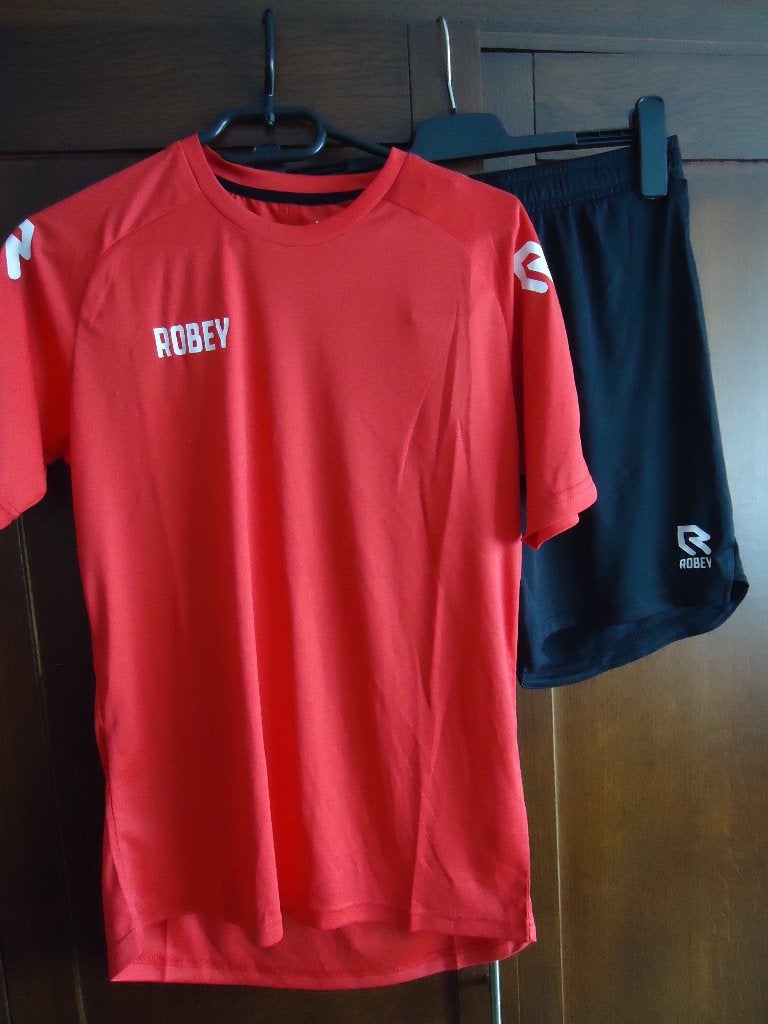 nieuw Robey t-shirt rood en zwart short, Maat 48/50 (M), Nieuw, Ophalen of Verzenden, Rood