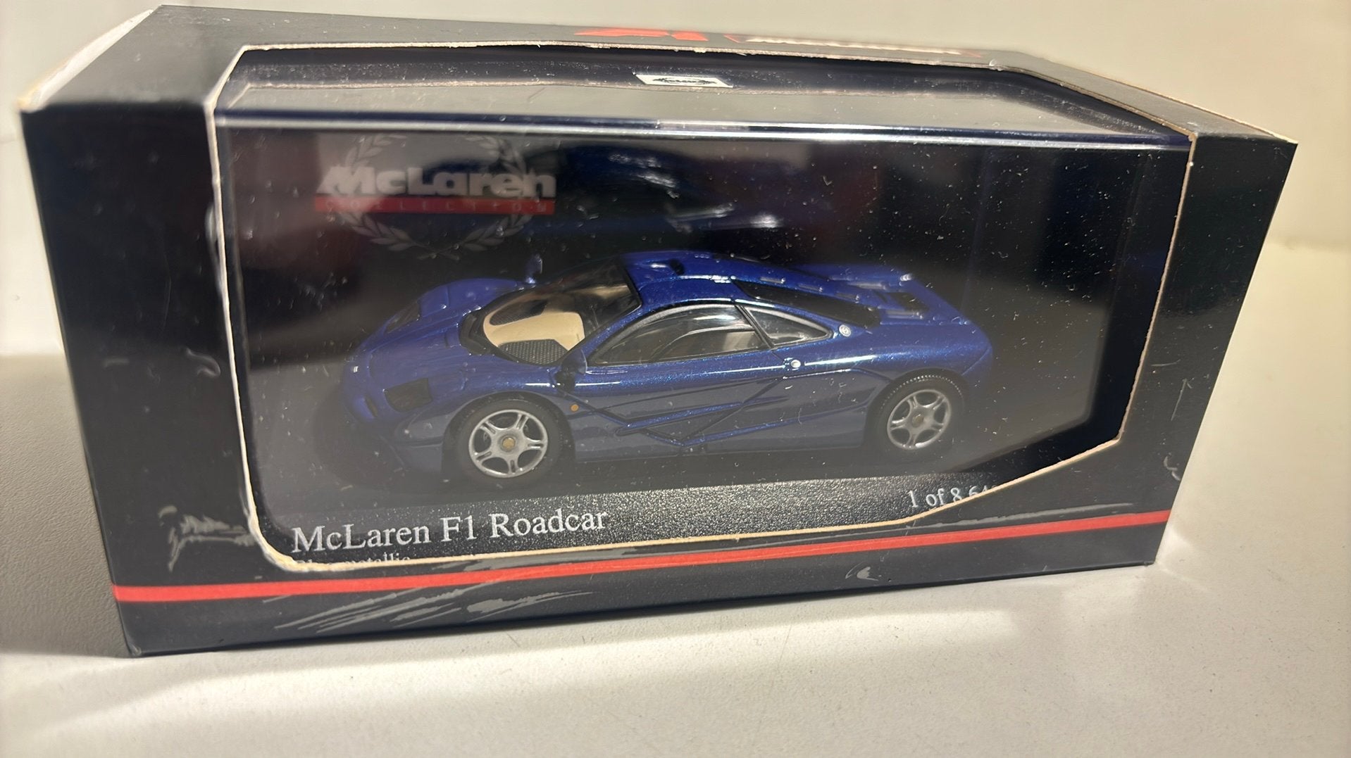 Mclaren f1 bleu roadcar minichamps 1.43