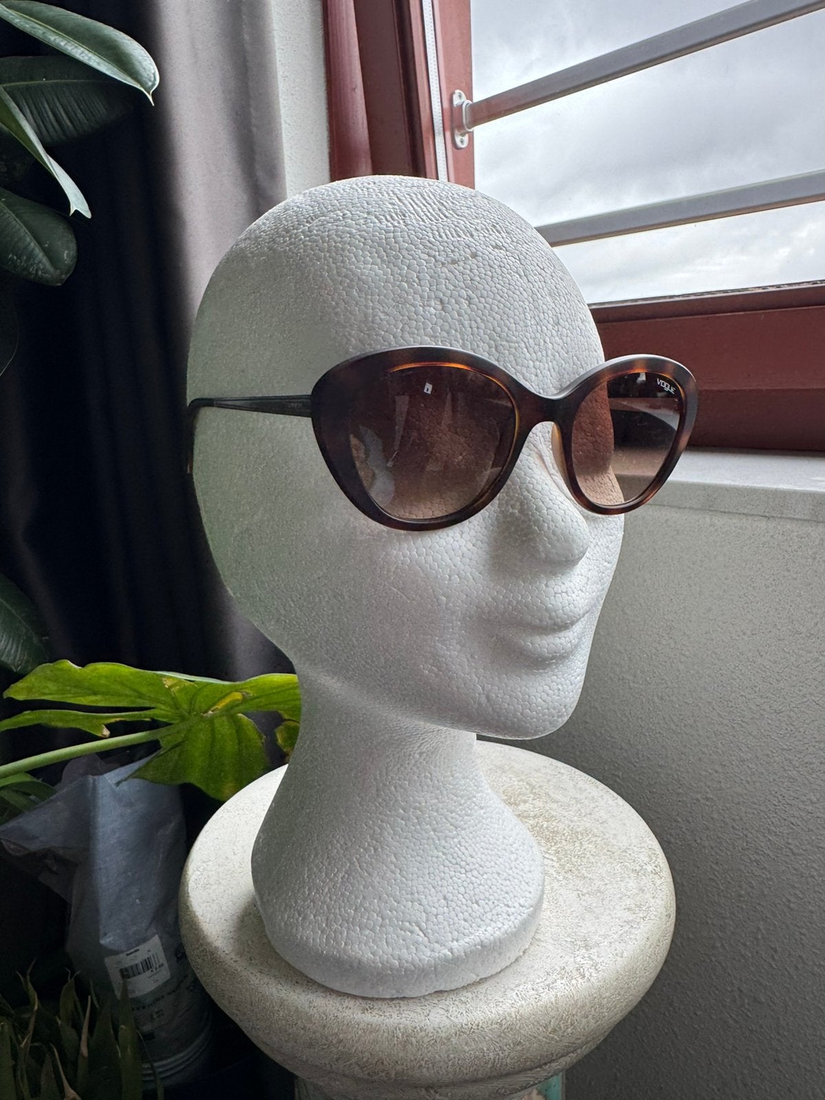 Vogue sunglasses., Verzenden, Gebruikt, Bruin, Overige merken
