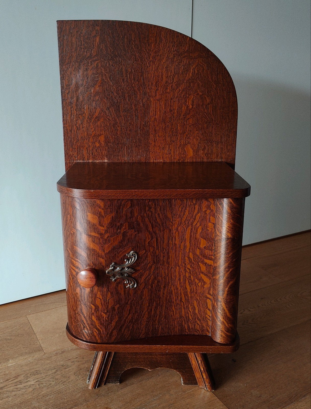 Art Deco kastje, Ophalen