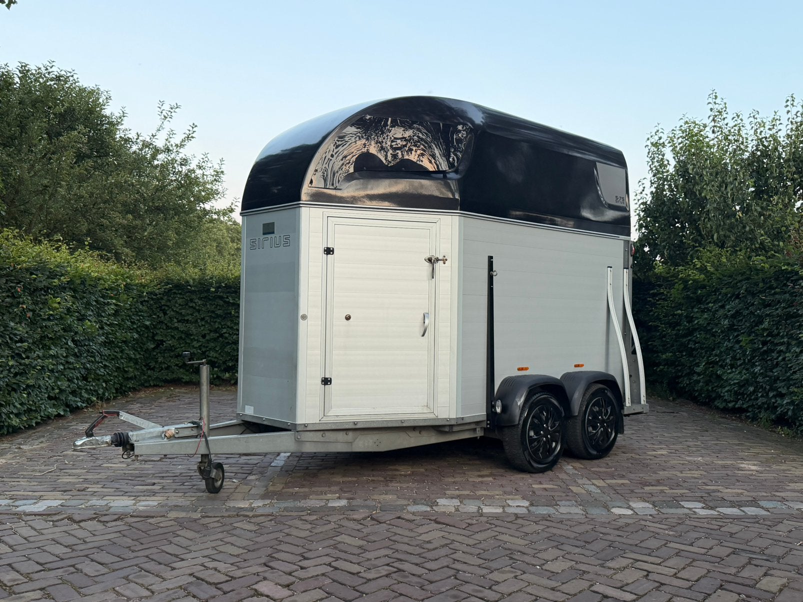 Mooir sirius 2 paards s75 vol aluminium met zadelkamer
