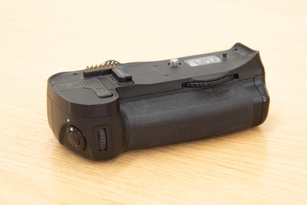 Nikon verticale grip MB-D10 (D300(S),  D700), Audio, Tv en Foto, Fotografie | Accu's en Batterijen, Gebruikt, Nikon, Ophalen of Verzenden