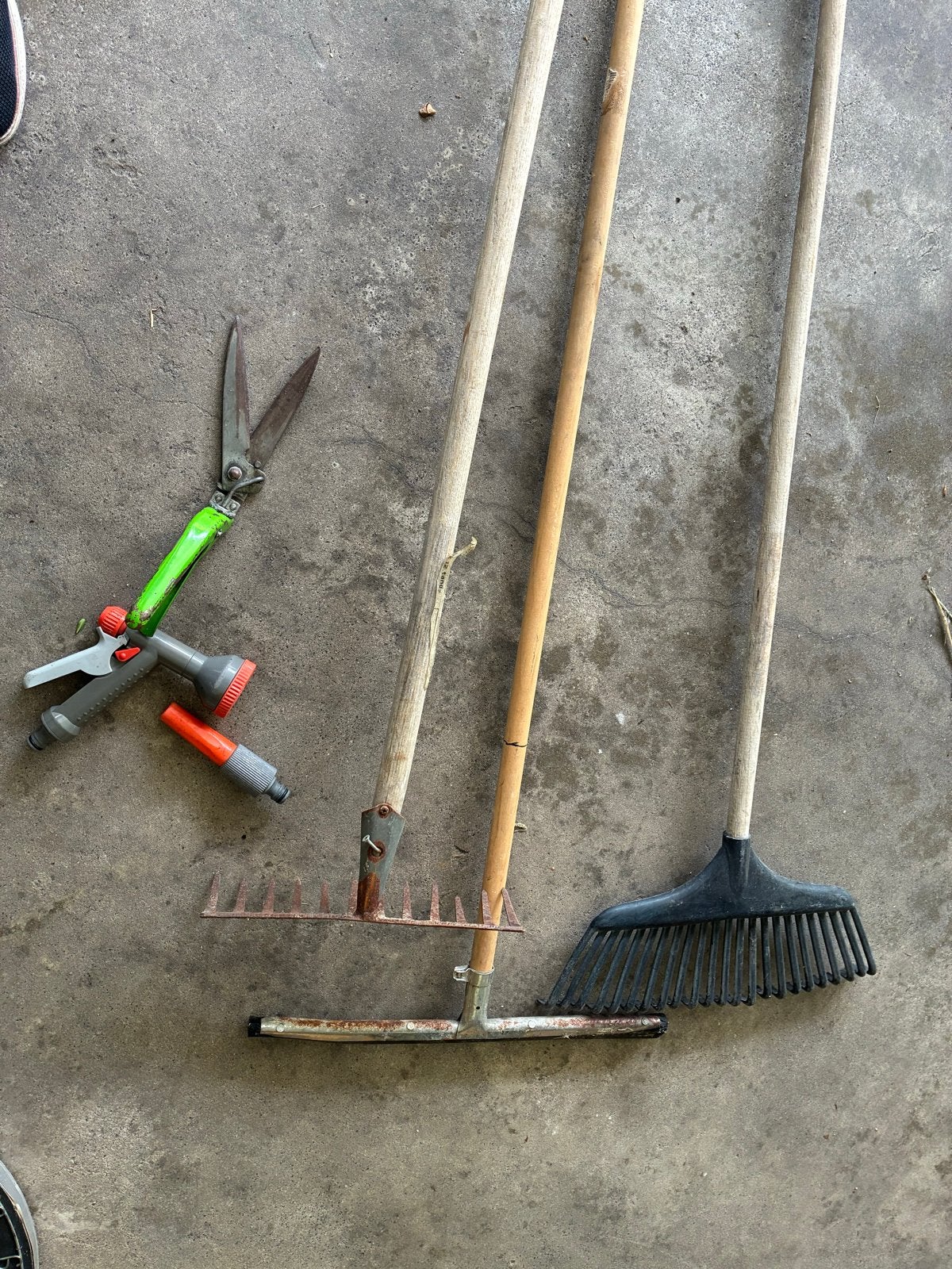 Tuin gereedschap set: Hark, Bezem, Schaar, Sproeiers, Ophalen, Gebruikt, Hark
