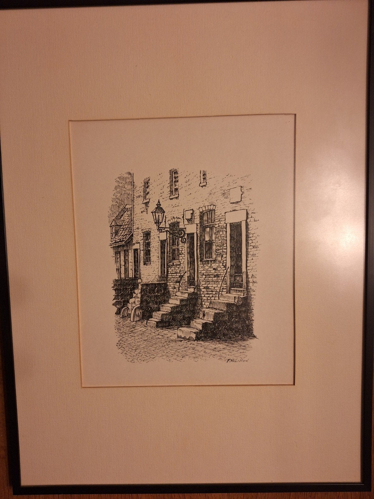 Ingelijste pentekening van historische straat in Maastricht., Antiek en Kunst, Kunst | Tekeningen en Foto's, Ophalen of Verzenden