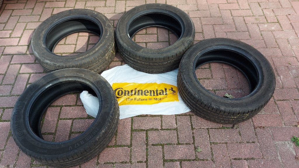 4 goede nette banden CONTINENTAL 215/55/R17 V oa. VW Passat, Auto-onderdelen, Banden en Velgen, Ophalen, Banden en Velgen, 17 inch