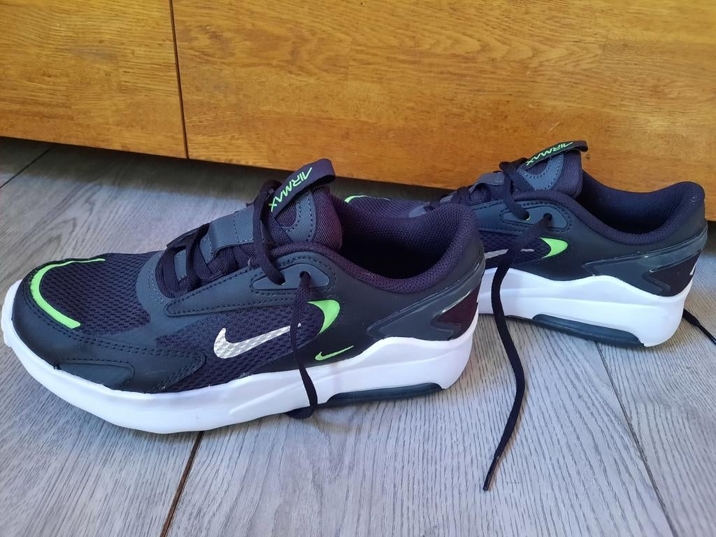 Nieuw! Nike Air Max Bolt schoenen zwart groen mt 38/24 cm, Jongen of Meisje, Schoenen, Nieuw, Ophalen of Verzenden