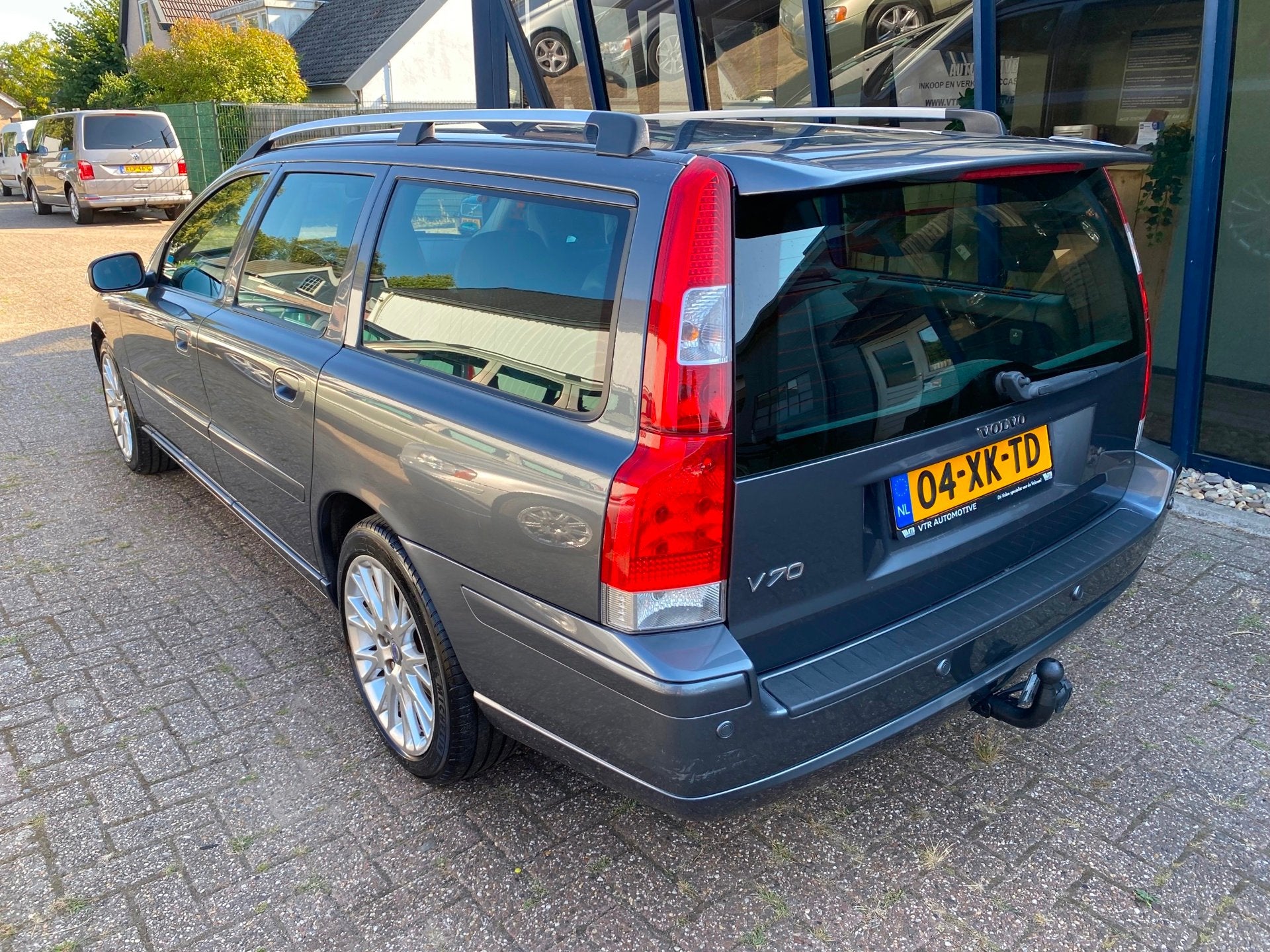Volvo V70 2.4 Edition Sport Automaat LEER / NAVI / TREKHAAK, Auto's, Volvo, 1498 kg, 2435 cc, Grijs, Euro 4