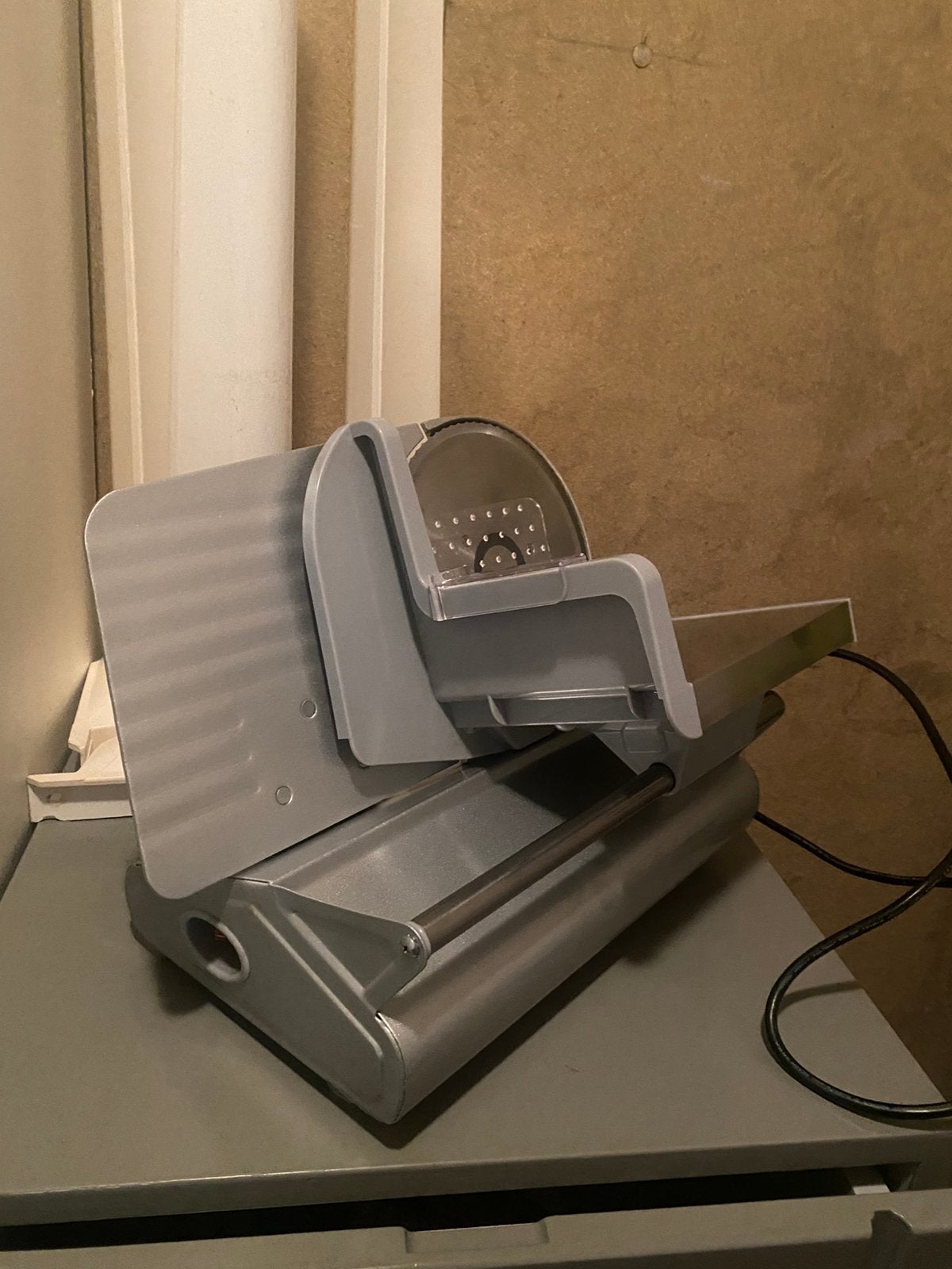 Elektrische snijmachine voor vlees en brood (clatronic), Gebruikt, Ophalen of Verzenden, Metaal, Snijmachine