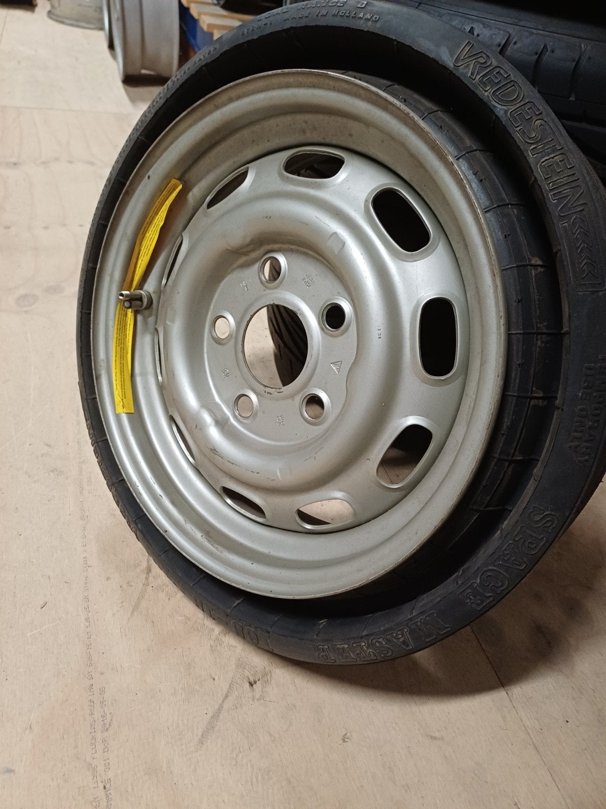 PORSCHE SPACE SAVER BAND 15" THUISKOMER RESERVEBAND 911 944, 15 inch, Ophalen of Verzenden, 7931 TA, Info@classic-wheels.nl